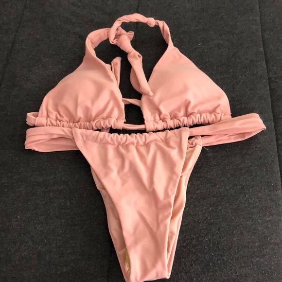 Bikini - Picture 3 of 6